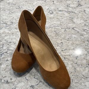 Naturalizer - a comfortable brand - especially for your toes! Great condition